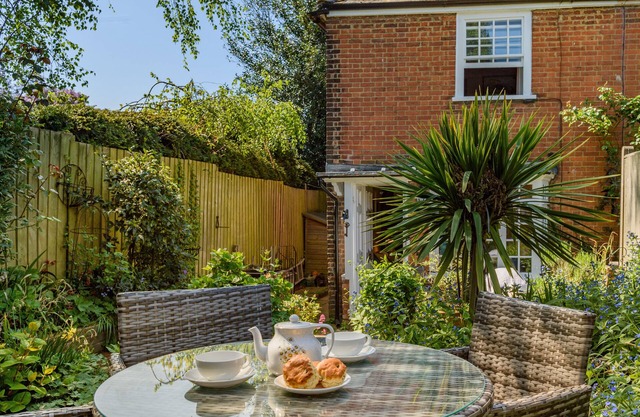 Tail End Cottage - Two Bedroom House, Sleeps 3