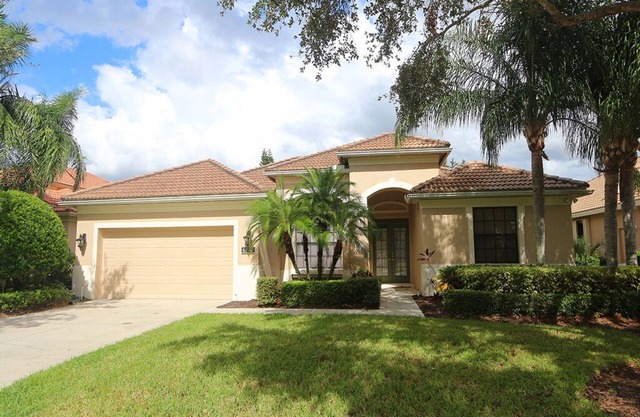 Tailfeather Home on Golf Course by RVA: Stylish 4BR w Pool & Close to Beach