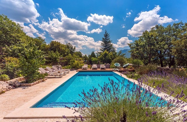 Tajina Kuca, Villa for 6 people with a botanical garden, 32 sqm heated pool with hydro massage, playground, 2 bedrooms, 2 bathrooms