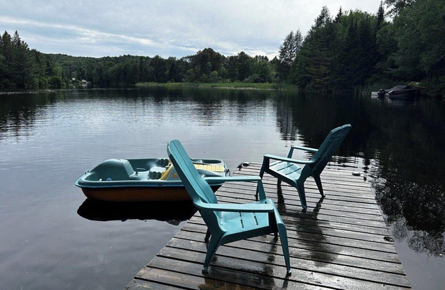 Take a break and unwind at this peaceful oasis on the lake.