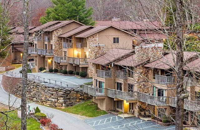 Take in Natures Beauty with lots of resort outdoor activities in 1BD condo