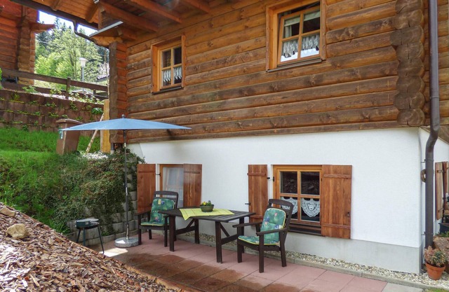 Take your four-legged friend with you on vacation in this pet-friendly vacation rental!