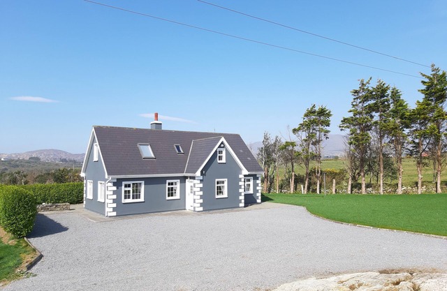 Tallon Lodge OFFERS BEST DEALS in a comfortable and welcoming detached cottage.