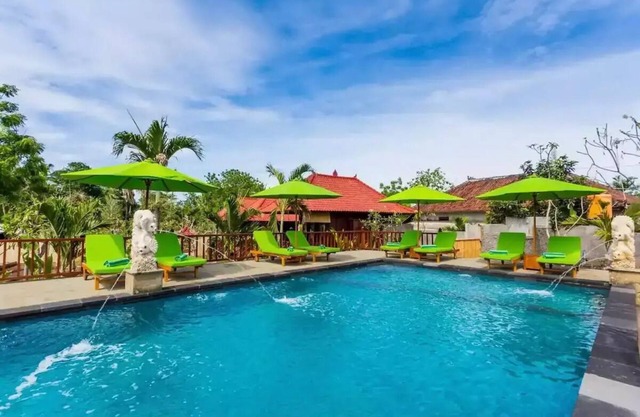 Taman Sari Villa Lembongan bungalow #2 Twin bedroom with garden viewnn