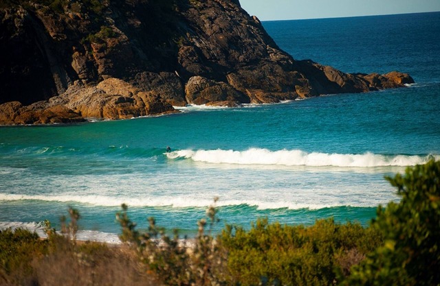 TAMBAC, Amazing Water Views - 3 min walk to the beach!