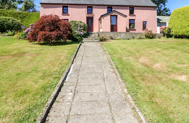 TANAHILL FARMHOUSE, family friendly in Rosscarbery, County Cork