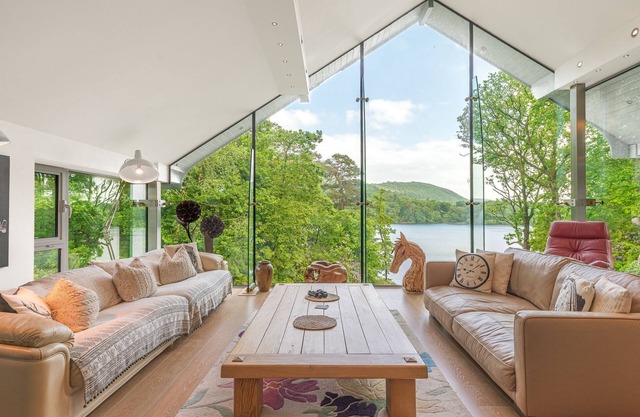 Tanglewood, magnificent house on Coniston Water with private lake frontage