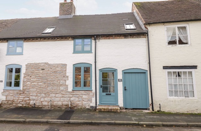 TANNERY COTTAGE, pet friendly, with open fire in Much Wenlock