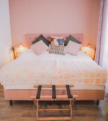 Tante ALMA's Mülheimer Hotel