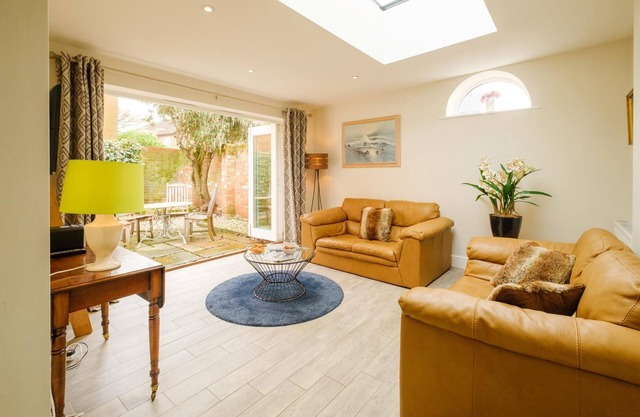 Tanyard House - sleeps 6 guests in 3 bedrooms
