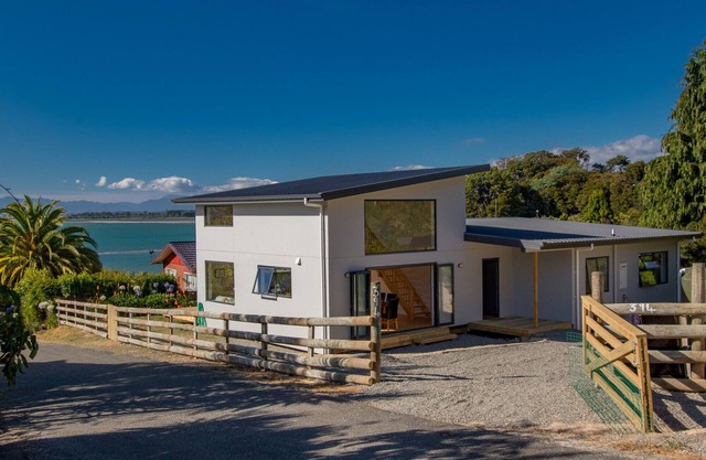 Tapu Bay Treasure - Kaiteriteri Holiday Home
