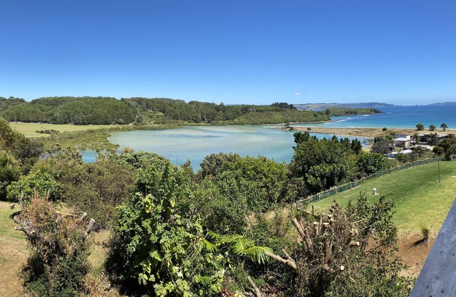 Tapuaetahi beach house