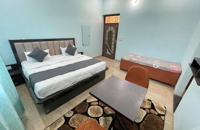 Taran Bliss Home stay : Family Room with Bathroom