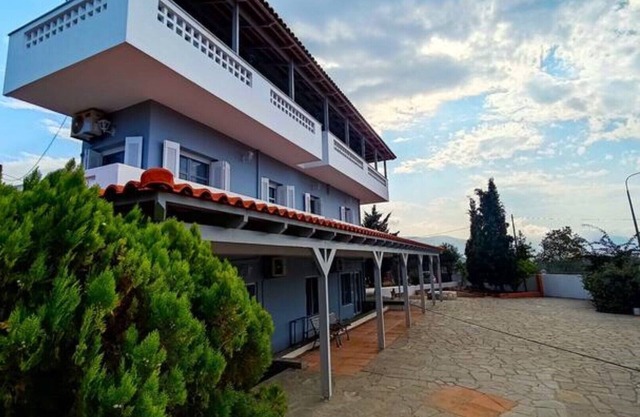 Tarmaros - Families & Groups - 3 - Malia Outskirts