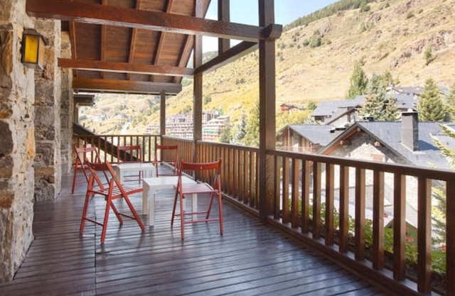 TARTER CHALETS Spacious Chalet in El Tarter. 12 PEOPLE