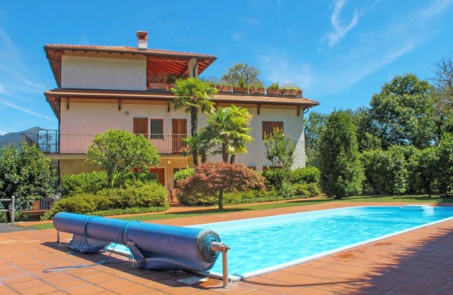 Tasteful 2 bedroom apartment in a small residence with pool