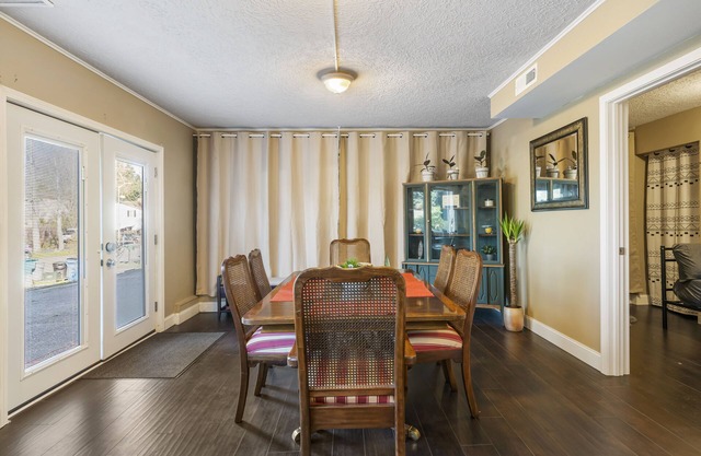 Tasteful 3bedroom place in a serene neighborhood