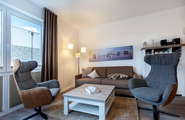 Tasteful vacation apartment for 4 people with sunny balcony near the beach
