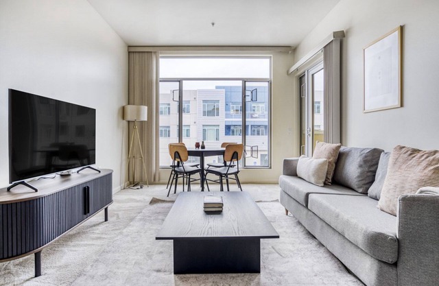 Tasteful Palo Alto 2BR w/W/D & Pool, walk to Pinterest, by Blueground