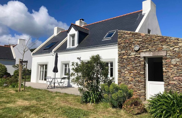 Tastefully Decorated House Near Beach with Garden, Sleeps 8
