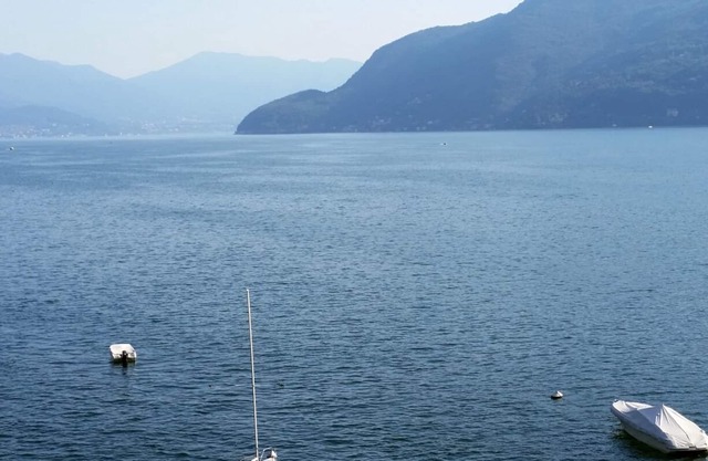 Tastefully furnished 3-room apartment with sea garden and beach