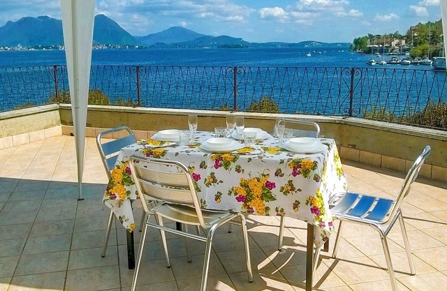 Tastefully furnished 2-room apartment on the charming lakeside promenade