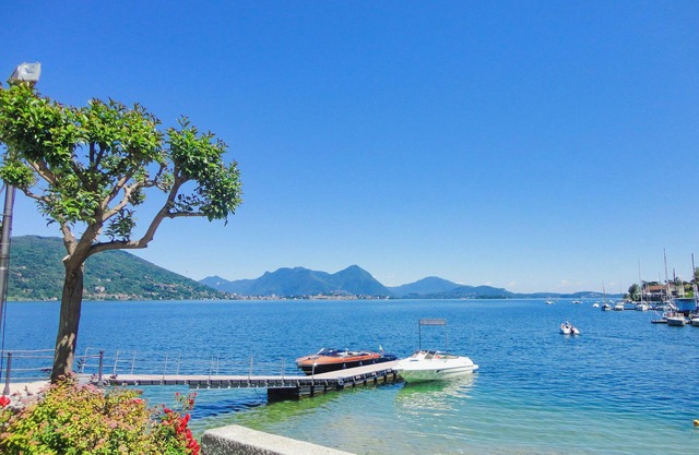 Tastefully furnished 2½-room apartment on the charming lake promenade