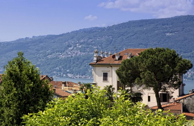Tastefully furnished 2½-room apartment with large garden and 2 balconies
