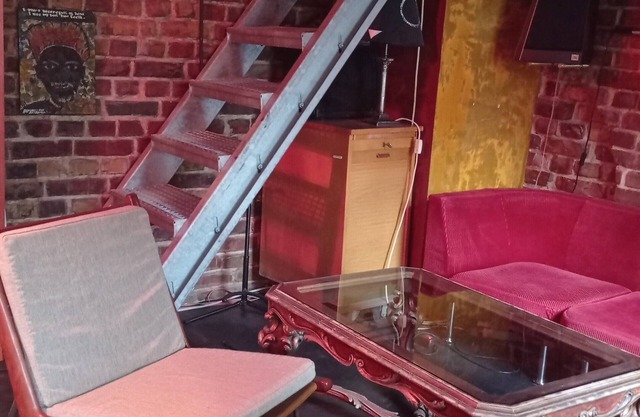 Tastefully furnished loft in the center of DD/Apartment ID 006-2-0019198-23