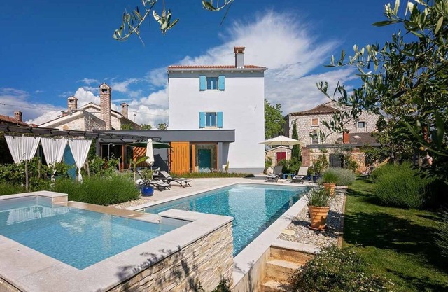 Tastefully furnished villa with pool and children's pool