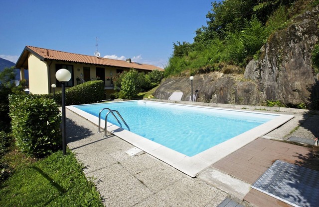 Tastefully furnished 2-bedroom apartment in a nice residence with swimming pool