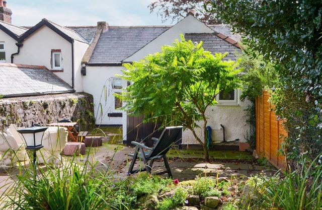 Tastefully furnished, this holiday property lies just a short walk to Rothbury town centre.