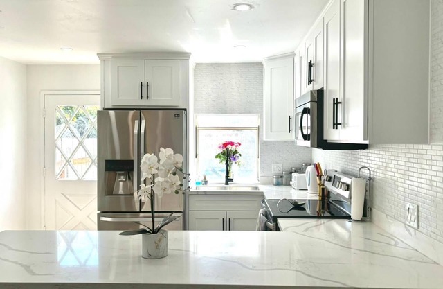 Tastefully Renovated Brand New unit. Walking distance to everything, Lake Murray