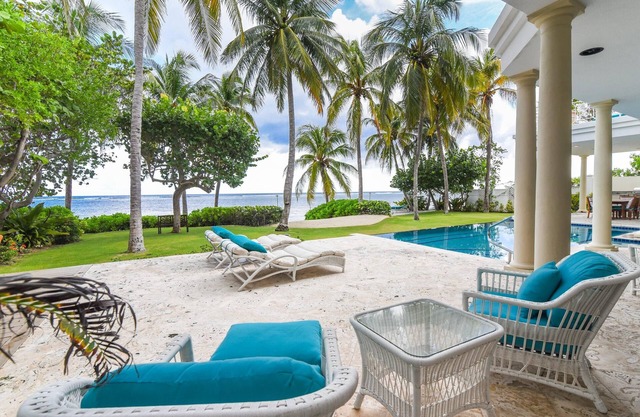 Tatenda: Estate Villa w/Private Pool, Balcony Suites, Paddle Boards & Snorkeling