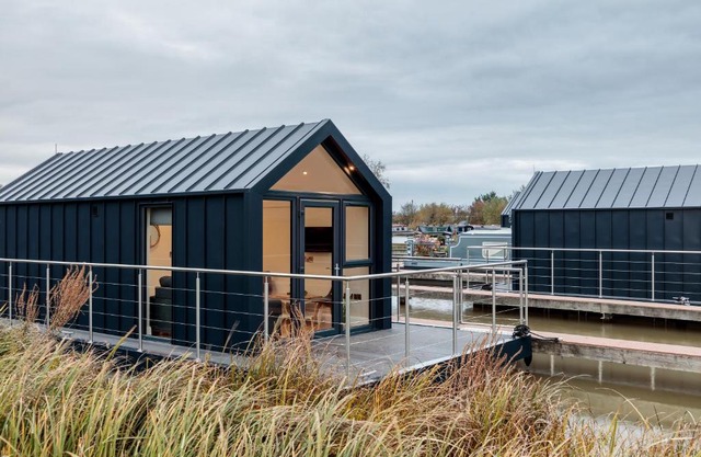 Tattenhall Marina Floating Pods