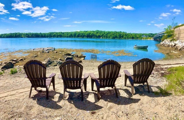 Taunton Bay Cottage - Affordable Oceanfront - Perfect for couples getaway!