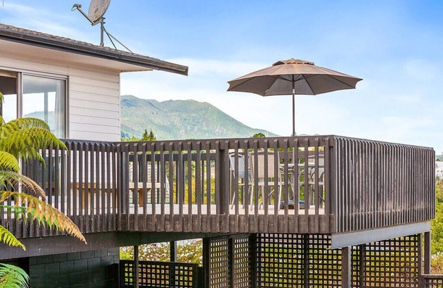Taupo Panorama - Lake Taupo Holiday Home
