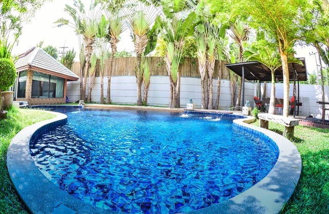Tawanron villa at the beach