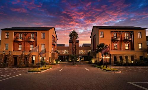 Tayfin Royale Hotel & Conference Centre