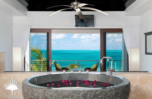 TC Villas -Sea Edge Villa -Luxurious & Romantic Getaway