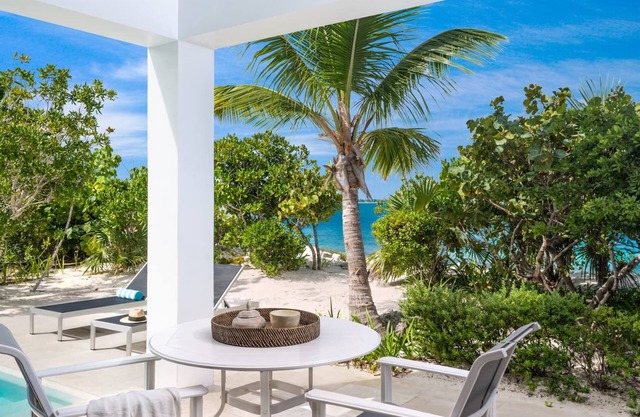 TC Villas -Water Edge Villa -Beachfront on Grace Bay Beach