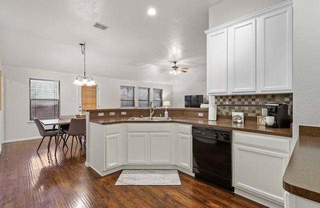 TCH - 3 Bedroom 2 Bathroom Fully Furnished home in Little Elm - Q