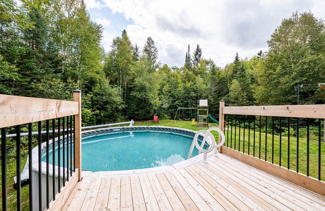 tCOZY COTTAGE - MOUNTAIN VIEW - HEATED POOL - Long term stays only