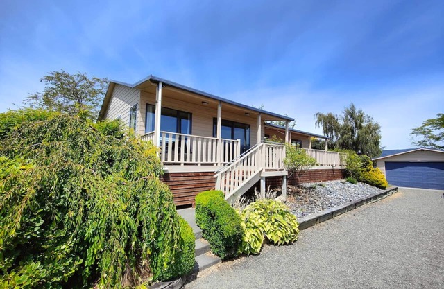 Te Anau Mountain Views