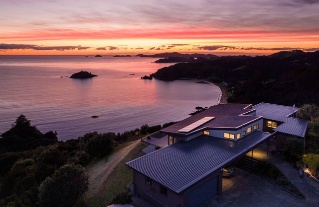 Te Ngaere bay luxury home “otto and nonas”