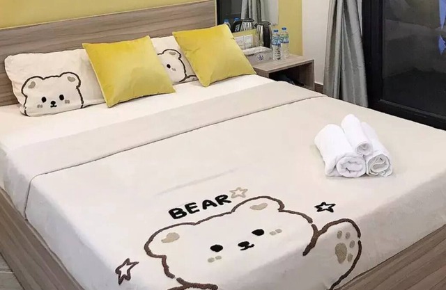 Teddy 108 Homestay 1 oso amarillo