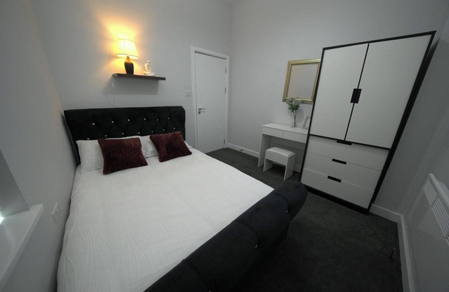 Telford - Apartment - Sleeps 5 - City Centre