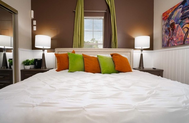 Temp Home King Bed WiFi Jackson St-Hwy 165 W/D