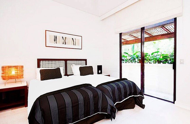 Temple 121 Palm Cove - Courtyard apartment within luxury resort