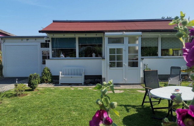 Temporary home, Cozy cottage just 200 meters from the beach